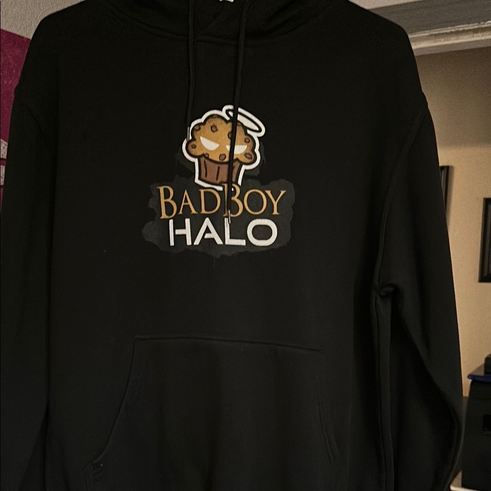 Halo Black Sweatshirt with Iconic Emblem